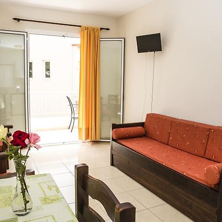 Mani'S Rose Aparthotel Stoupa Room photo