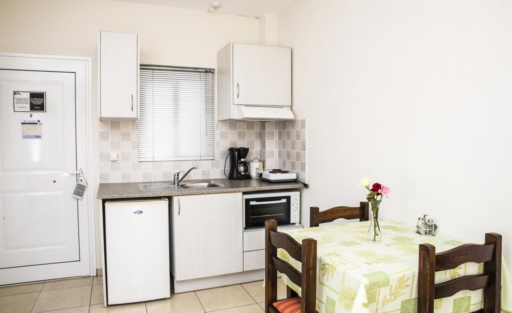 Mani'S Rose Aparthotel Stoupa Room photo